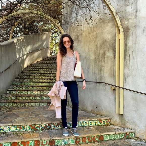 Meet me, Leah! - Picture 4 of 5